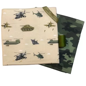 عکس از پارچه تریکو طرح چریکی و جنگی از نمای نزدیک به همراه نوار اریب و قرقره ترویرا هم رنگ