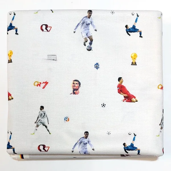 پارچه تا شده روی میز