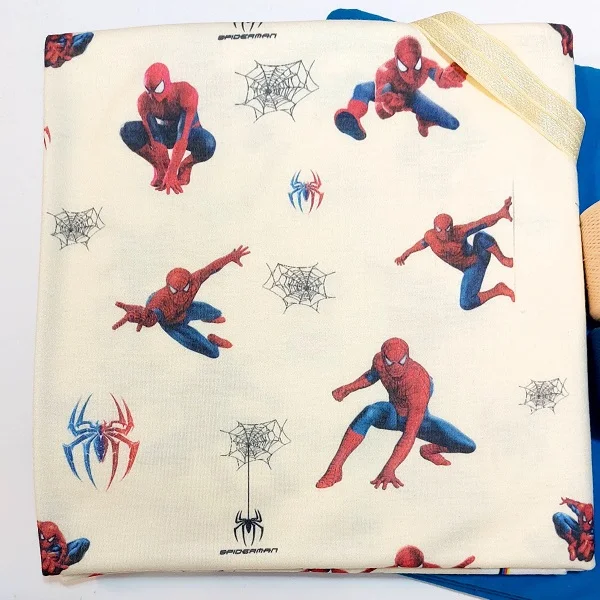 پارچه مرد عنکبوتی از نمای نزدیک